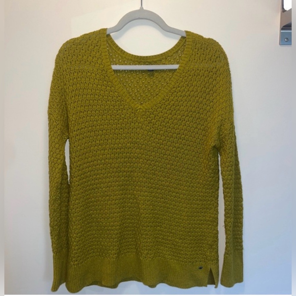 3 for $50 NWT American Eagle Green oversized V-Neck Sweater